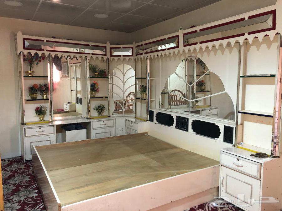 اثاث غرفة نوم مع دولاب كبير اثاث غرفة نوم مع دولاب كبير