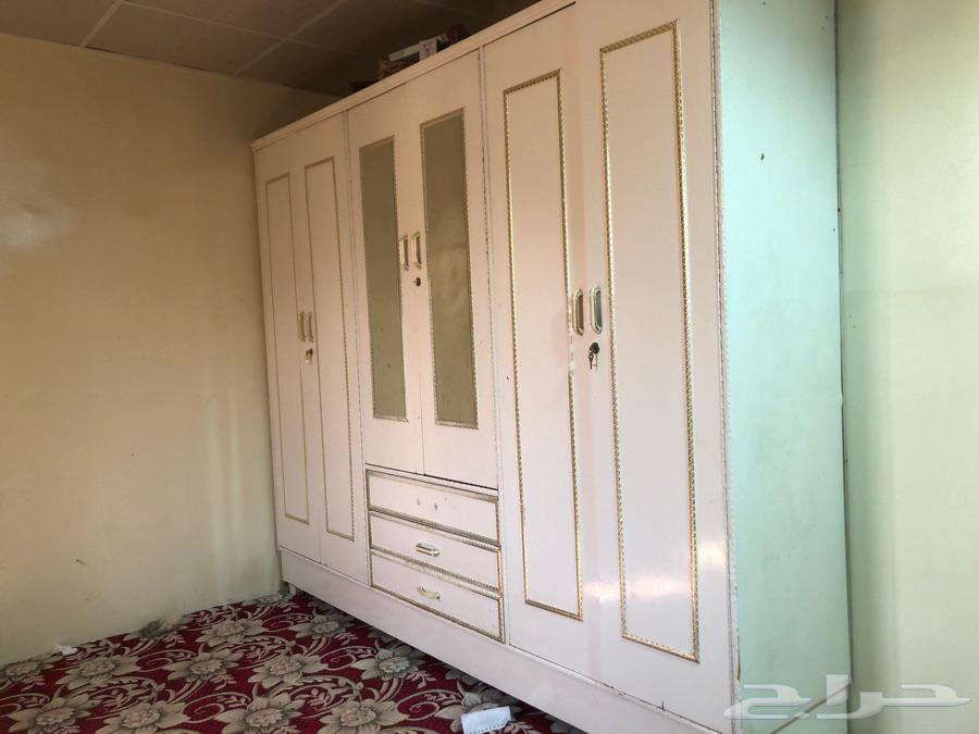 اثاث غرفة نوم مع دولاب كبير اثاث غرفة نوم مع دولاب كبير