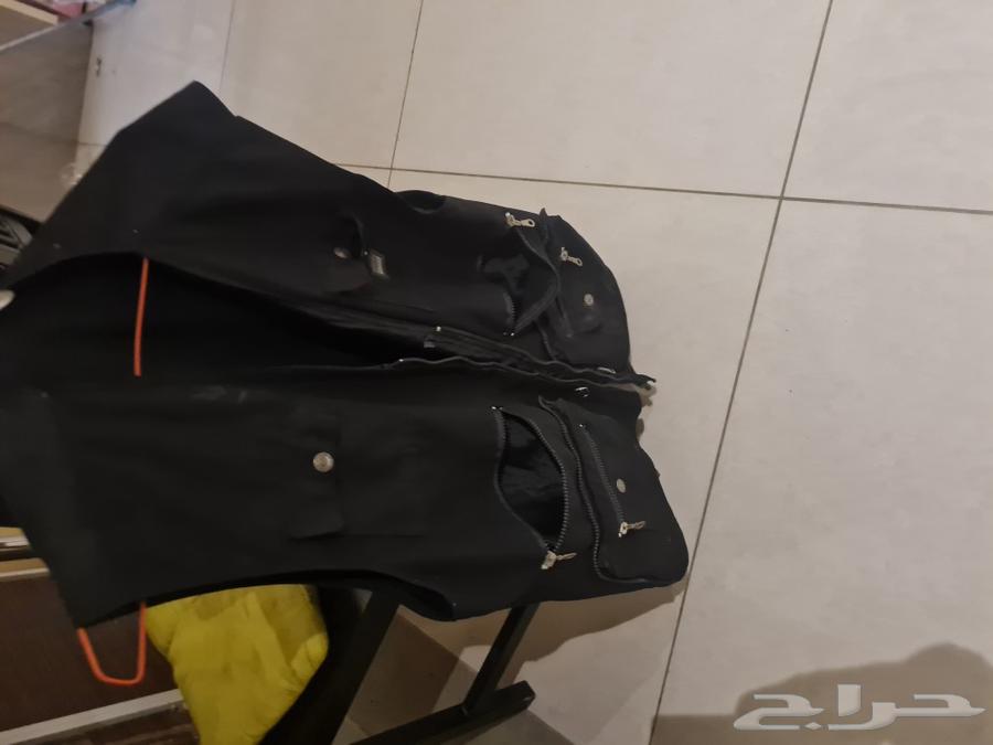 جاكيت بدون اكمام بجيوب متعددة...30 ريال633263503056671113