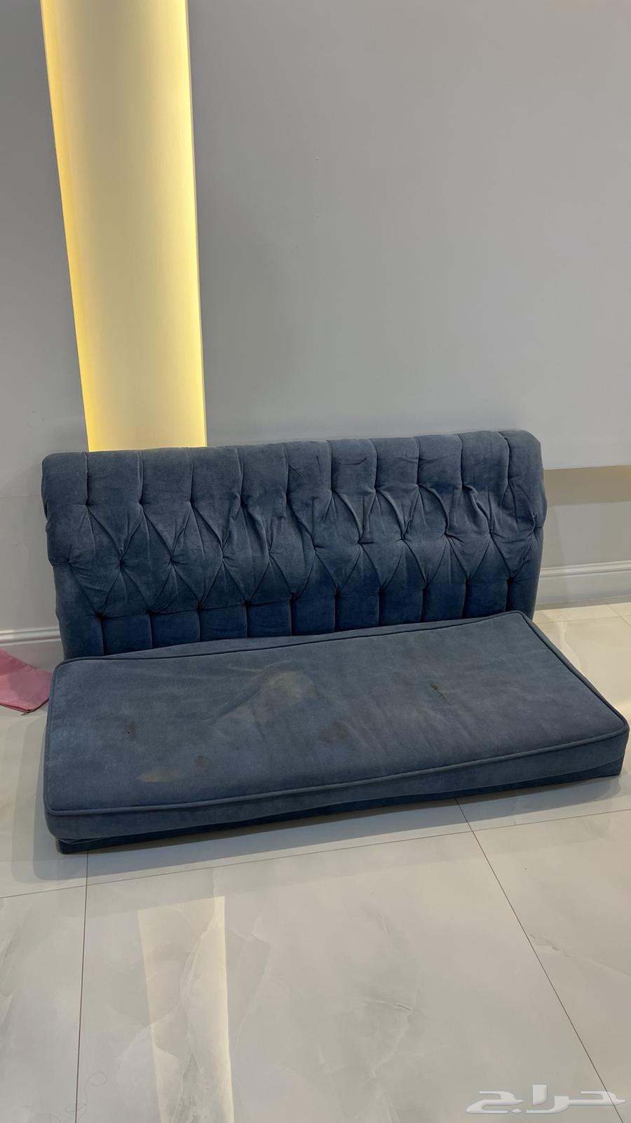 Floor sofa session63326938243330112