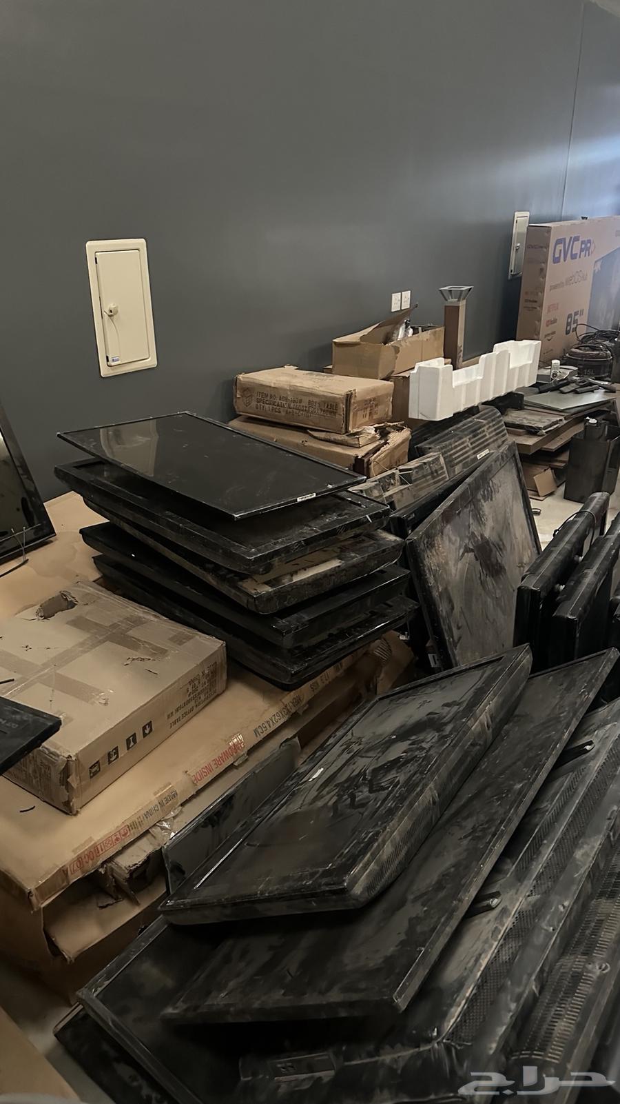 Old TVs and screens633266843123211120