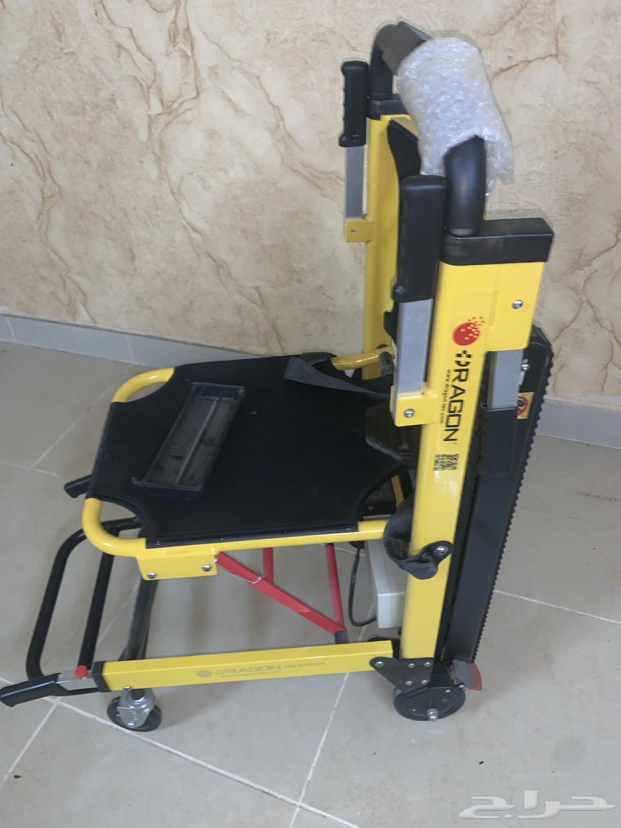 Chair with belts for climbing stairs63326175802753110