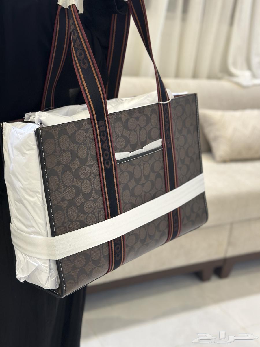 شنطة من ماركة كوتش63326765256451112
