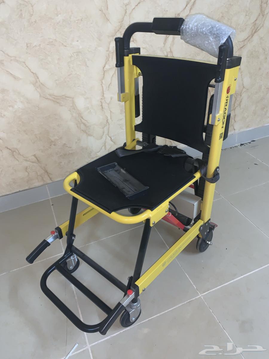 Chair with belts for climbing stairs63326175802753111