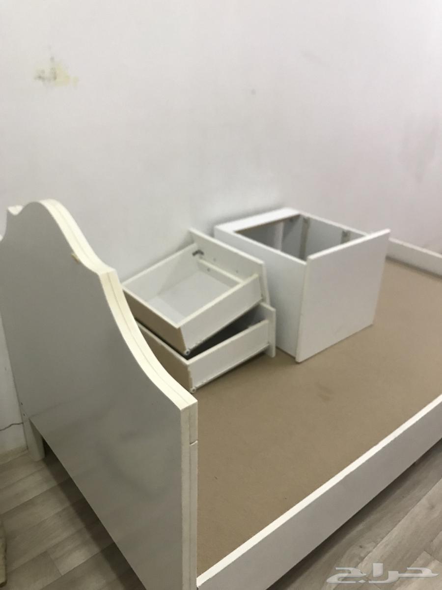 For sale, a bed633263510624031127