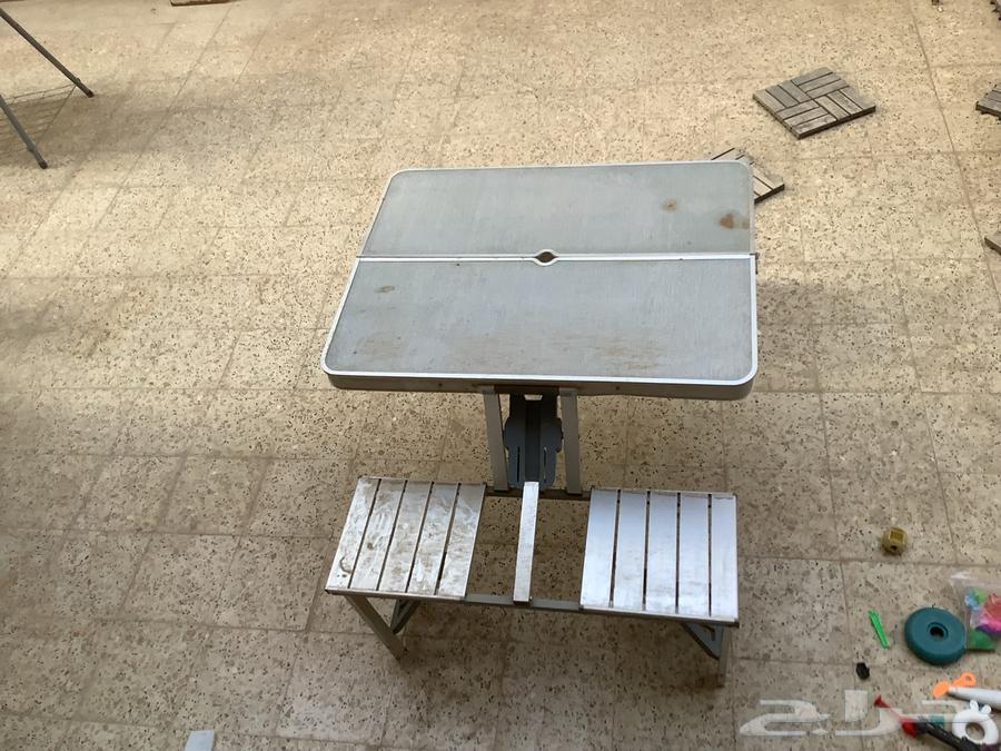 طاولة مع أربع كراسي متنقلة للبيع63327022649090113