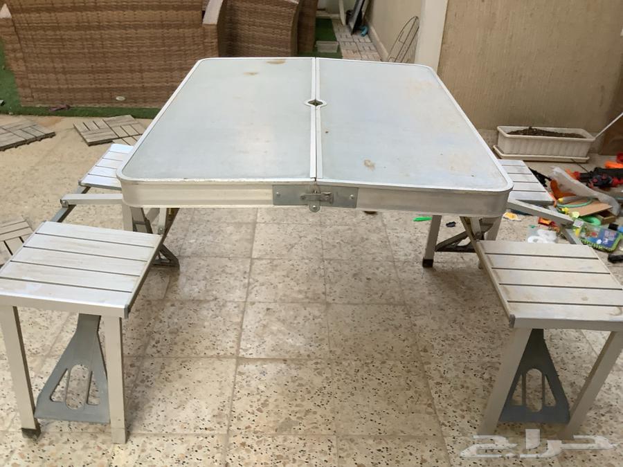 طاولة مع أربع كراسي متنقلة للبيع63327022649090111