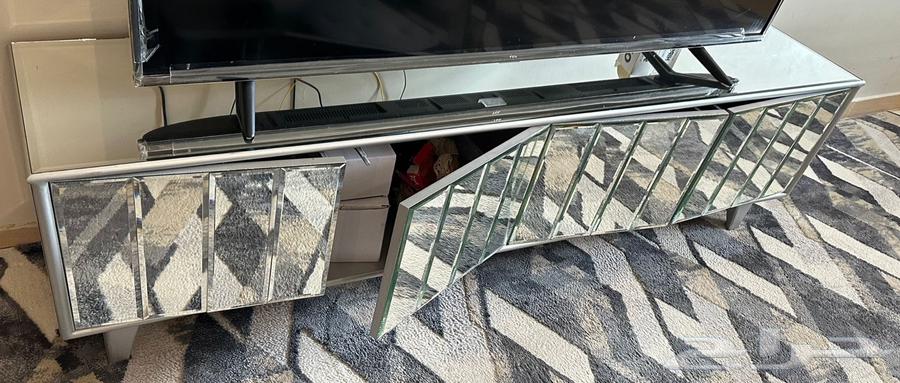 A safe glass table63326867081603111