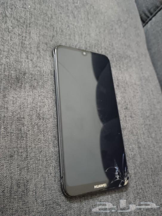 Huawei Y7 phone has minor scratches and the camera is broken, but it still takes pictures.633269467415061120