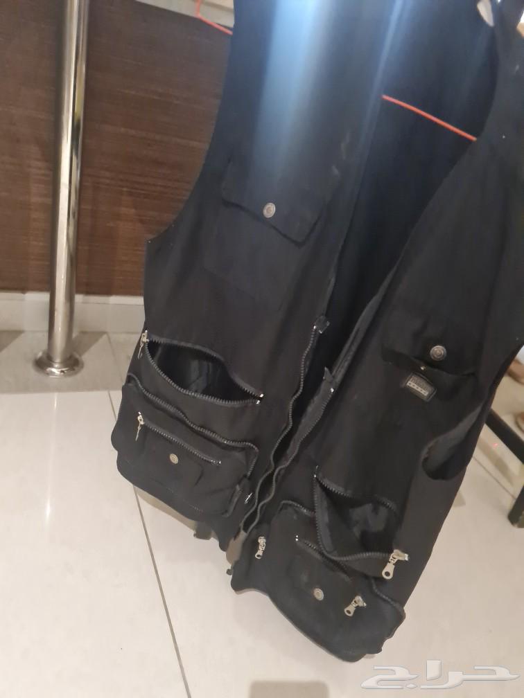 جاكيت بدون اكمام بجيوب متعددة...30 ريال63326350305667111