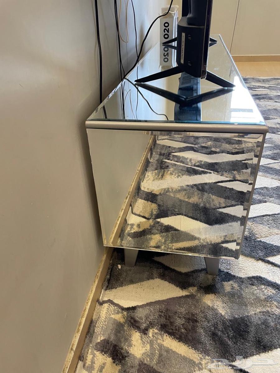A safe glass table63326867081603112