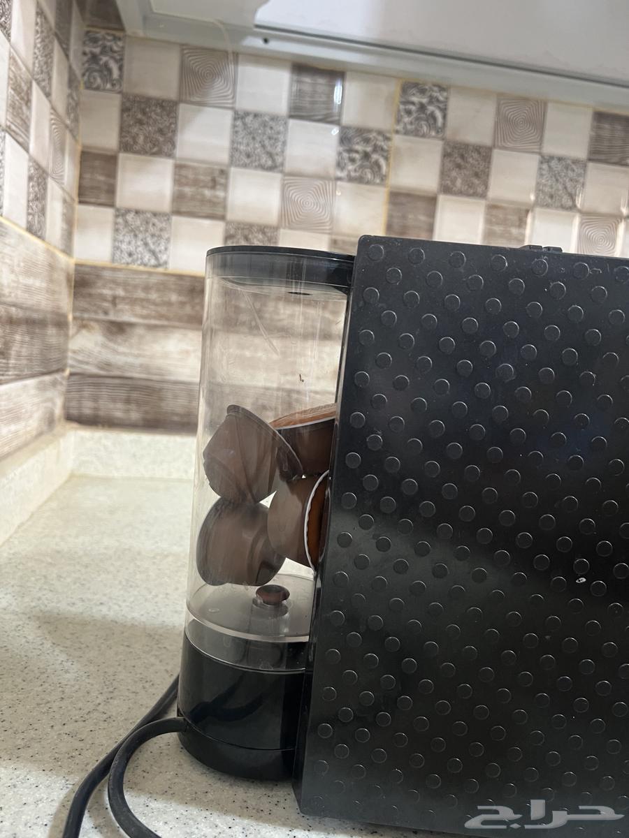 An elegant and clean coffee machine, lightly used.63325092231298113