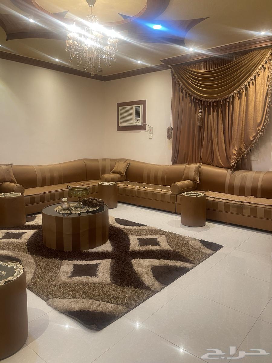For sale, this complete sofa set including the chaise, curtain, tables, and carpet63325899624963111