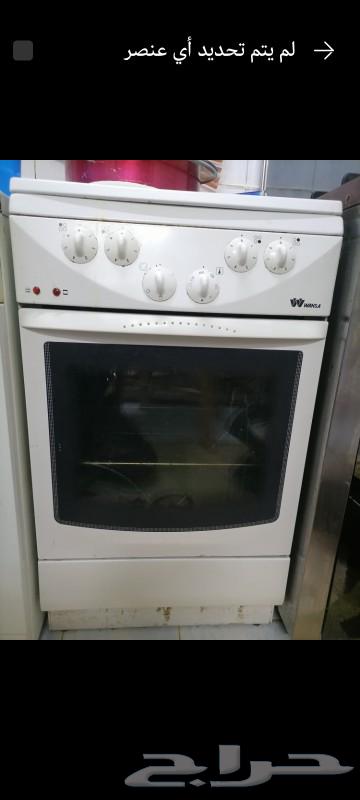 Electric oven in the middle with 4 burners above and electric oven below630270598778901122