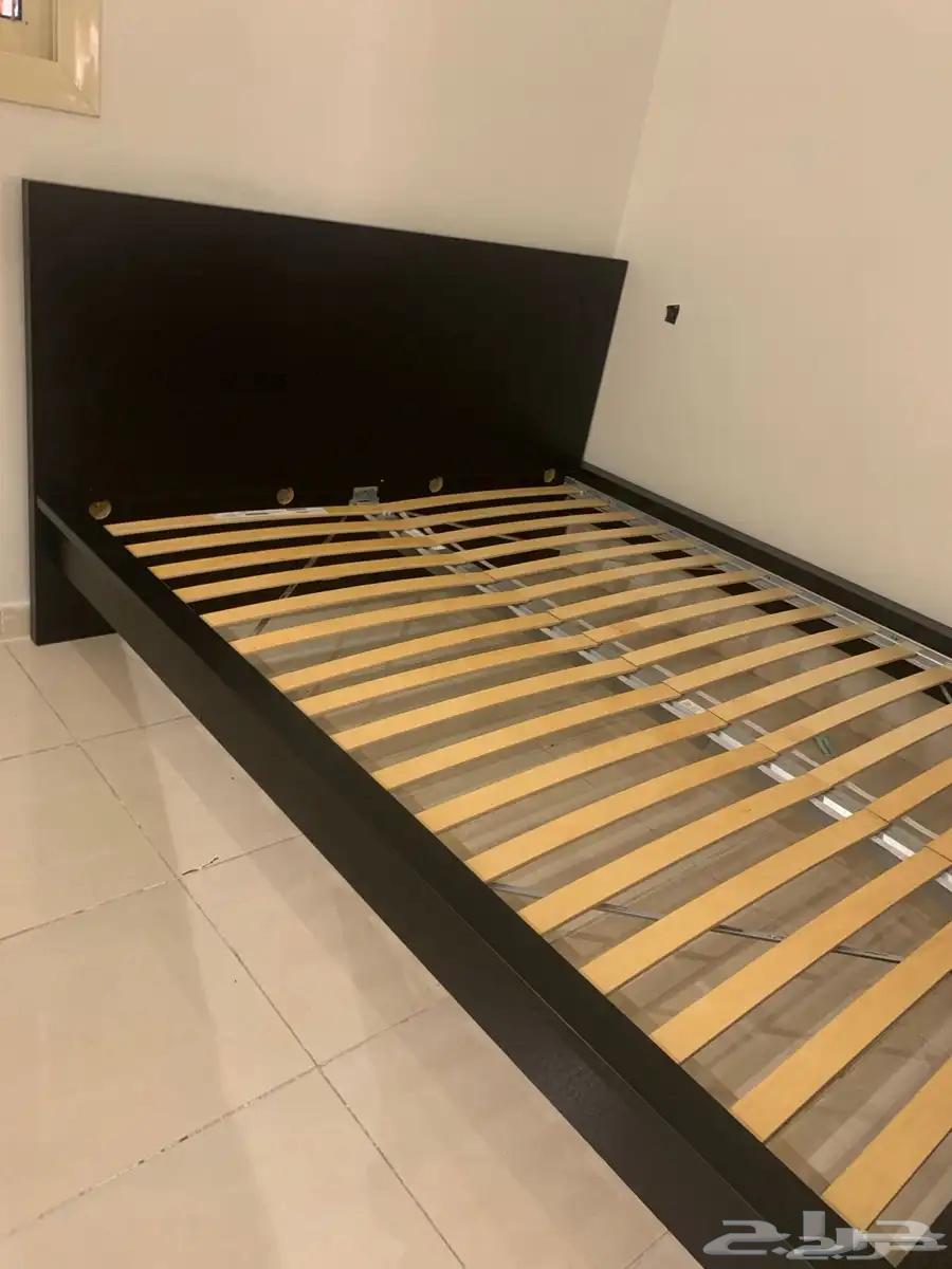 سرير اسود من ايكيا نظيف لا يوجد خدش63326028122625112