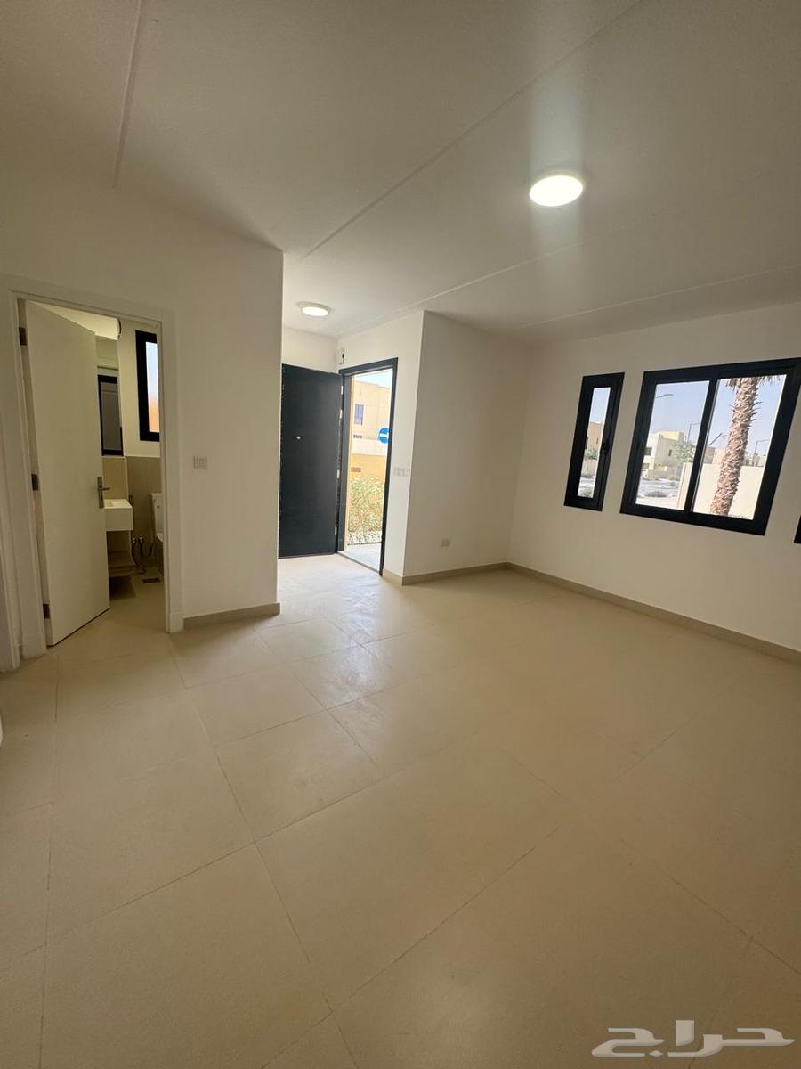 فلة للبيع ( زاوية ) حي سدرة ( واجهة روشن ) 240م63005880843906113