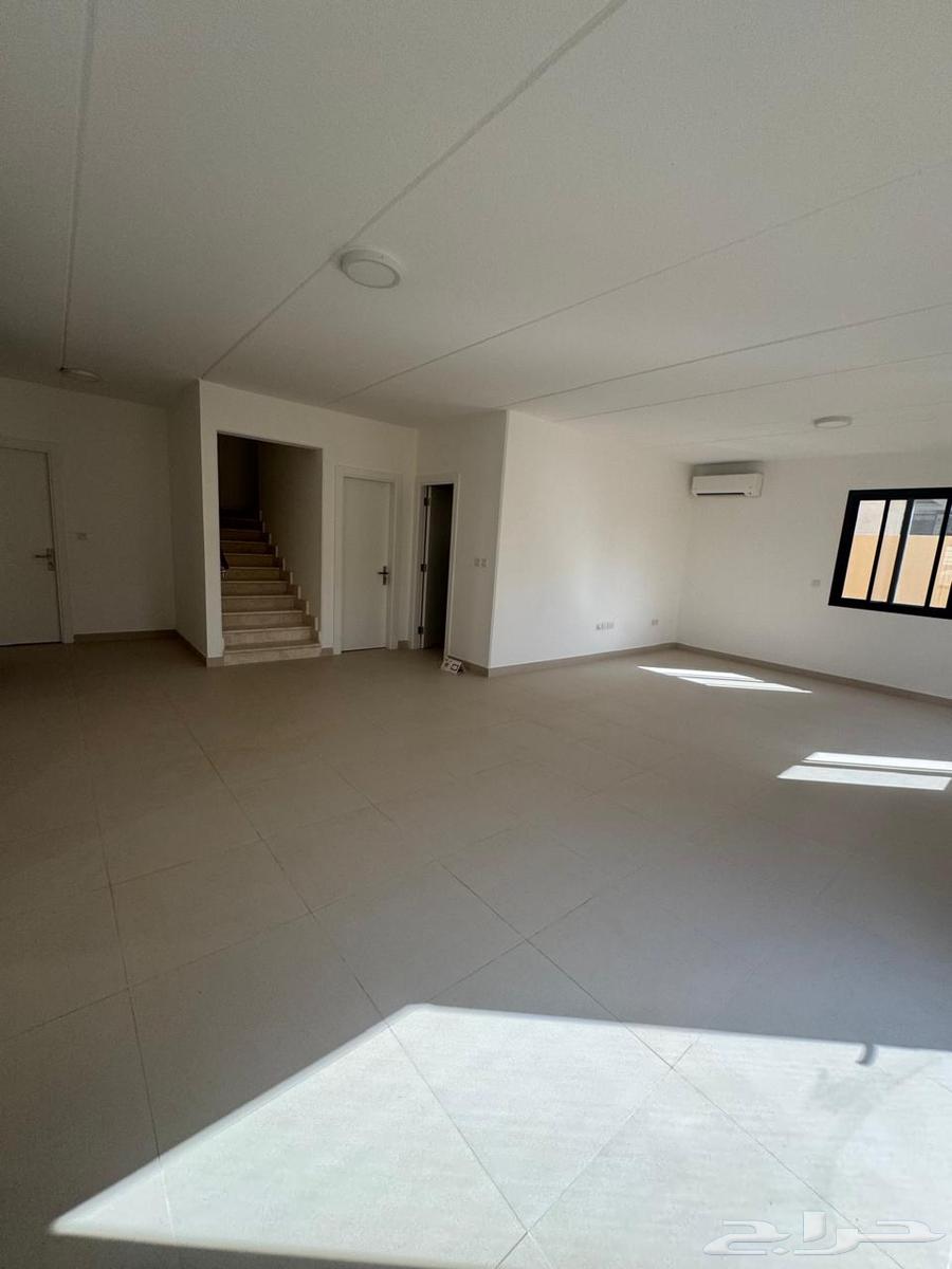 فلة للبيع ( زاوية ) حي سدرة ( واجهة روشن ) 240م63005880843906114
