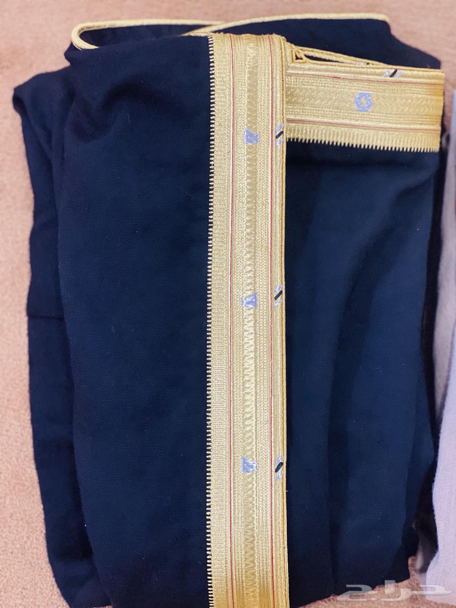 2 winter coats, black and beige, in like-new condition633246243509771128