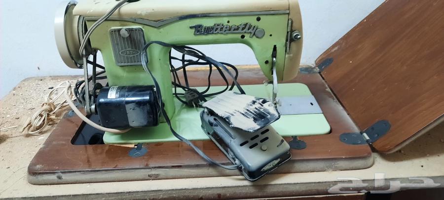 Old sewing machine63324919185539111