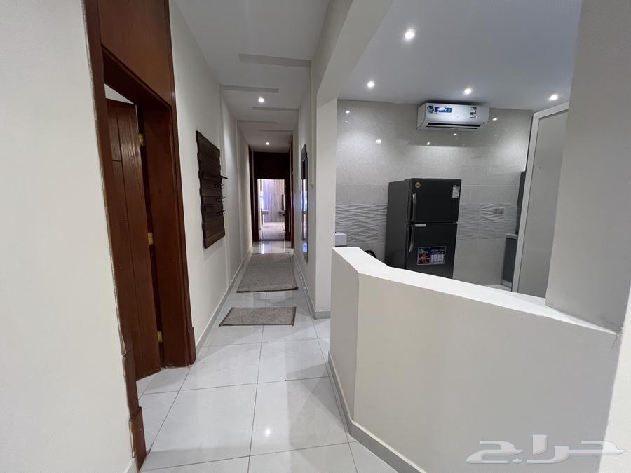 A new furnished apartment with 3 bedrooms, a kitchen, and a living room in Al-Rabwah and Al-Worod districts.63005908303235112