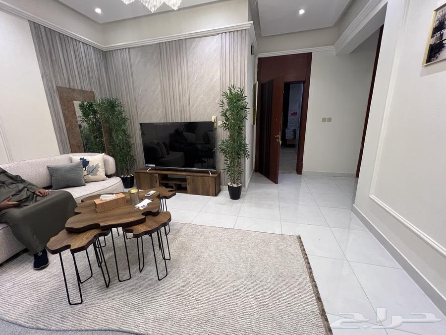A new furnished apartment with 3 bedrooms, a kitchen, and a living room in Al-Rabwah and Al-Worod districts.63005908303235111