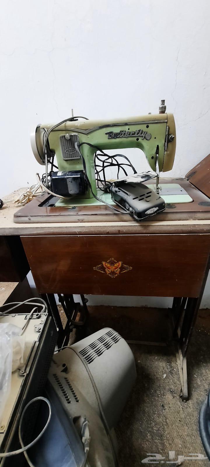 Old sewing machine63324919185539112