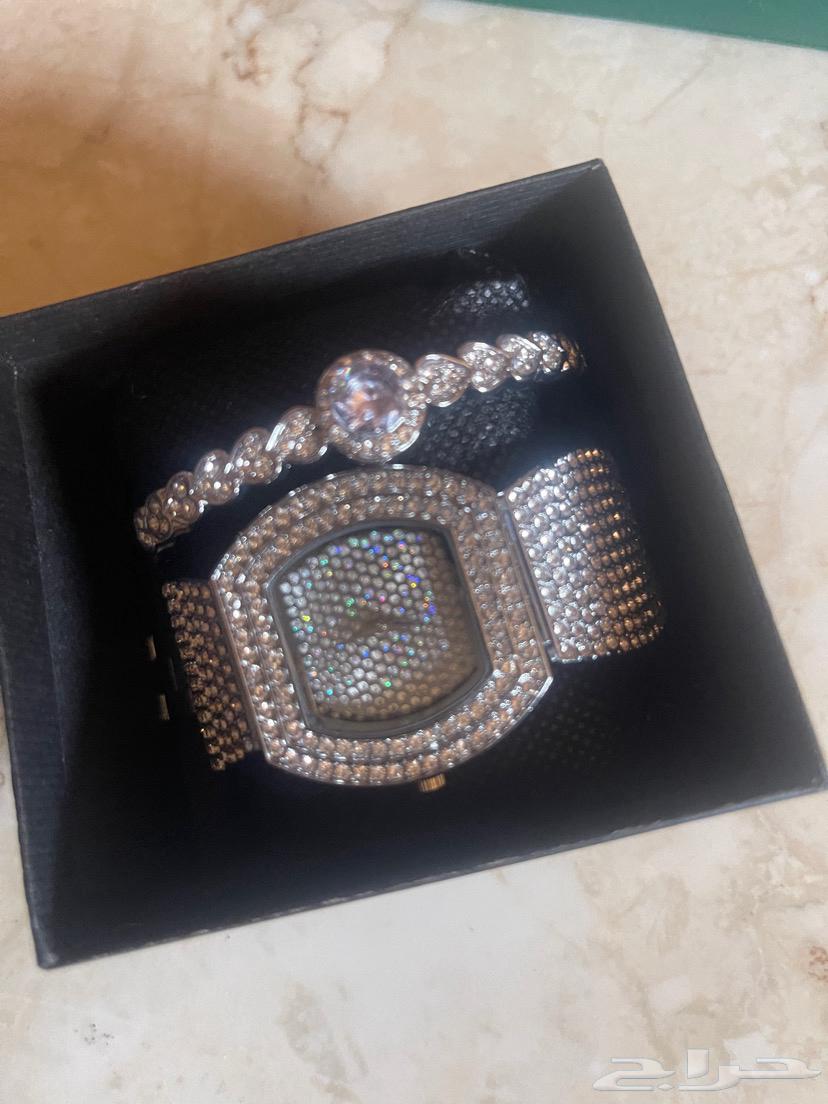 New women's watches for sale, 2 pieces for 150 riyals63326506725761111