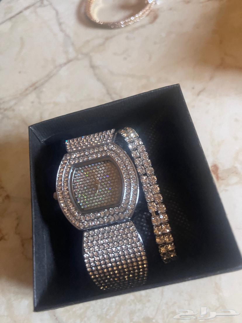New women's watches for sale, 2 pieces for 150 riyals633265067257611115