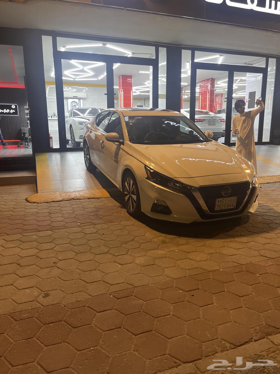 Nissan Altima 202263616439597826112