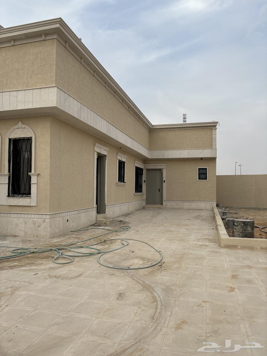 ( وين اللي يبي البيت الراهي ) للبيع دور مساحة 880 بالسحاب63005963400962114
