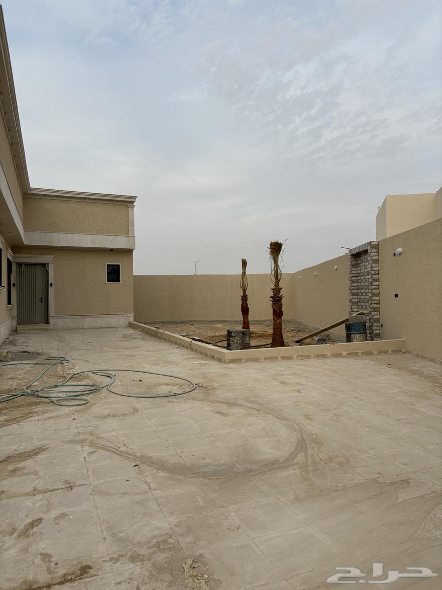 ( وين اللي يبي البيت الراهي ) للبيع دور مساحة 880 بالسحاب63005963400962112