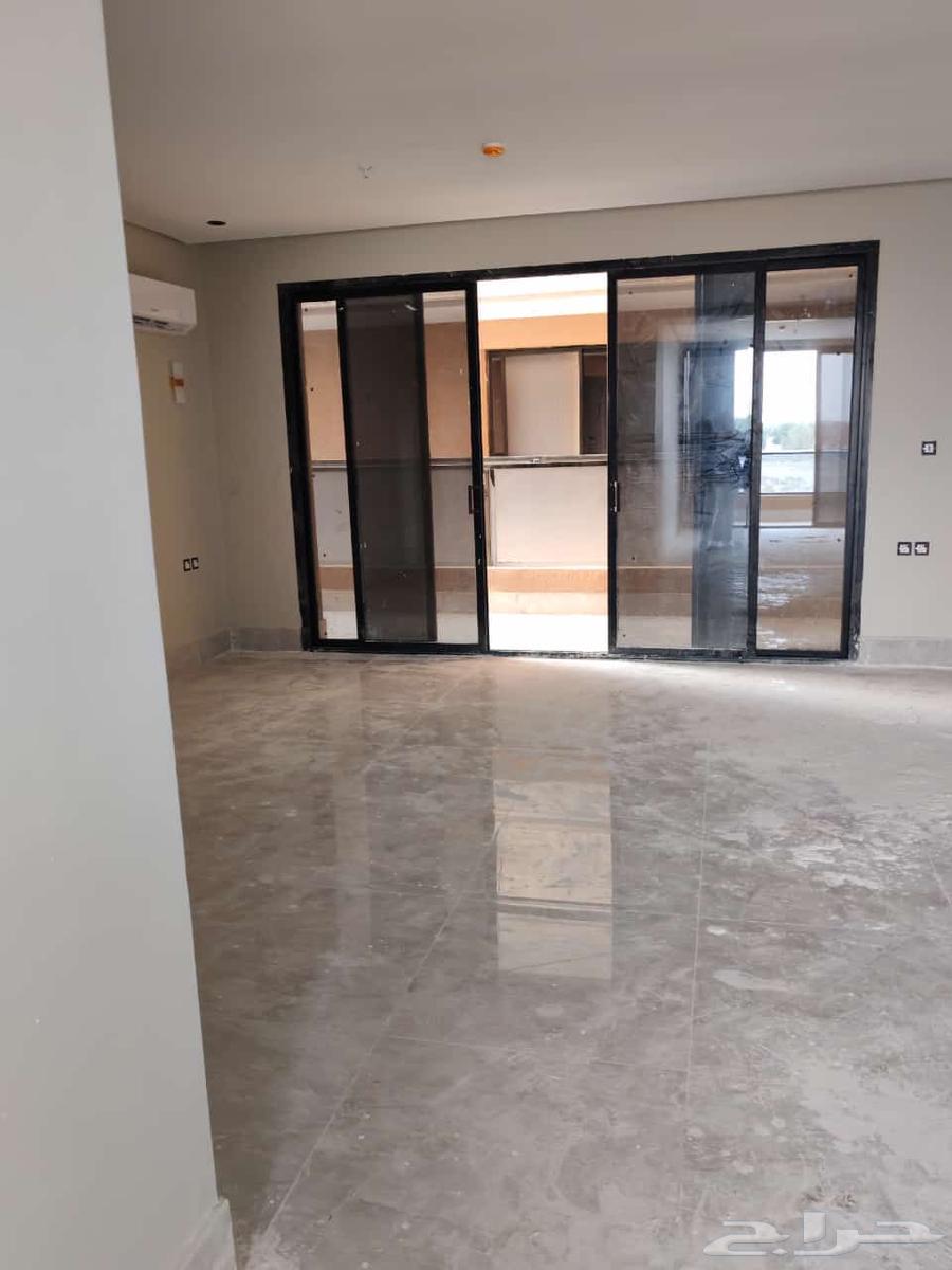 للبيع شقق مساحات 220 بسعر520الف طريق المطار63005963262978111