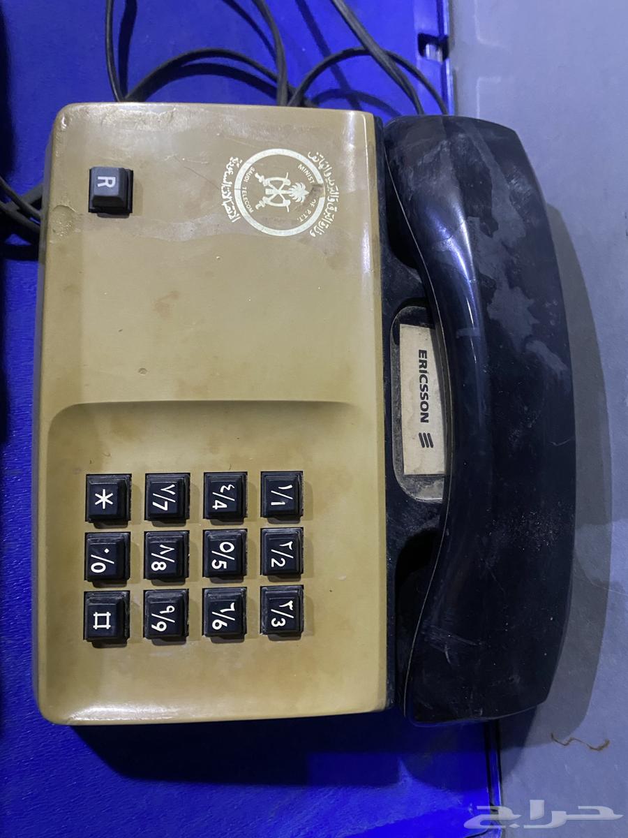 An old phone manufactured in 1987633210936966411127