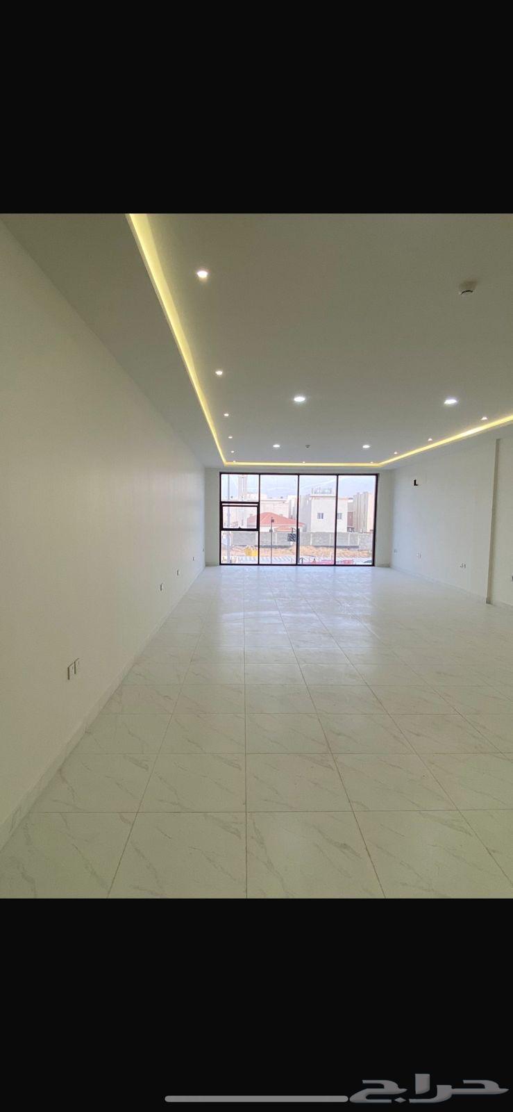 Offices on Abu Bakr Al-Siddiq Road before the Northern Roundabout63005991373825111
