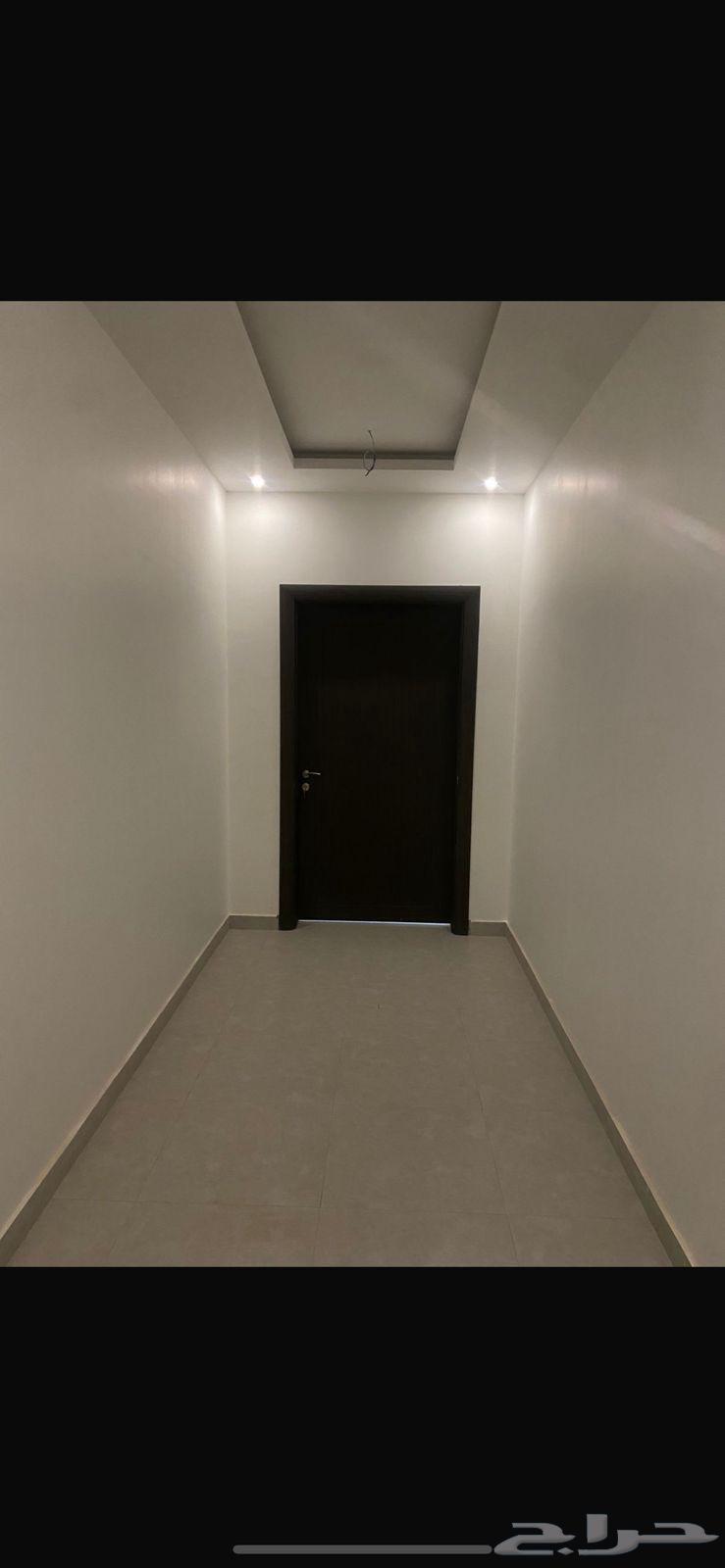 Offices on Abu Bakr Al-Siddiq Road before the Northern Roundabout63005991373825112