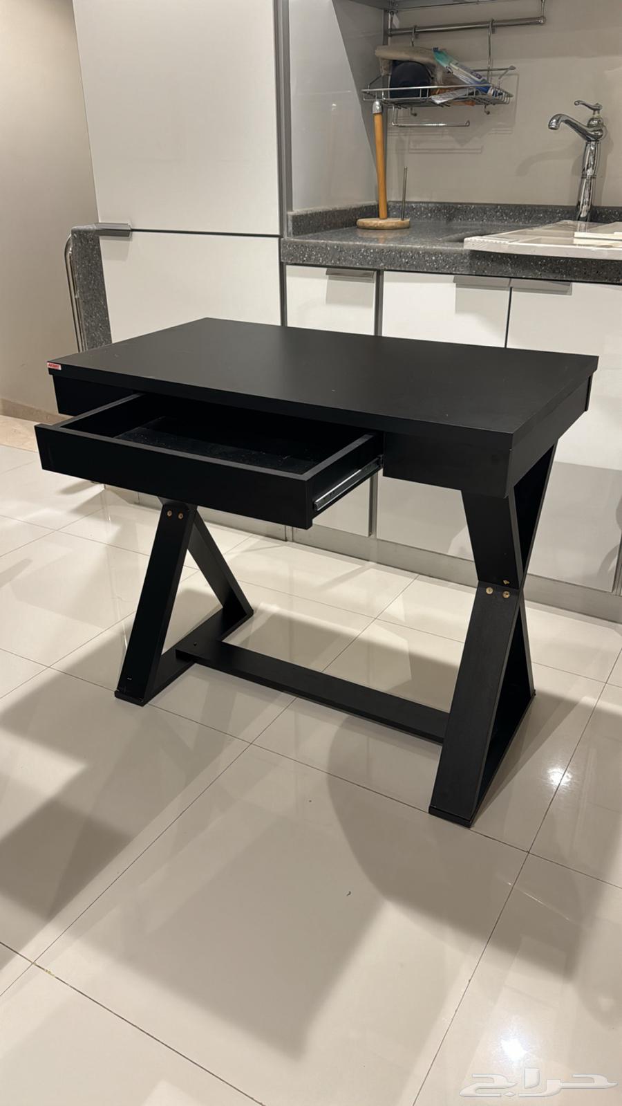 طاولة تسريحة   رف ايكيا   طاولة مذاكرة او غيره   كرسي مكتبي63318955335170112