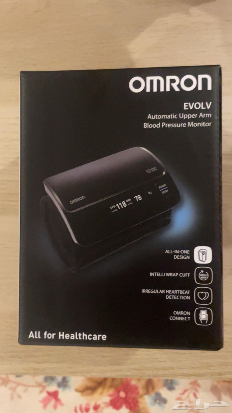A new blood pressure device with its original box, never used, and there is also a glucose meter.63319415828353111