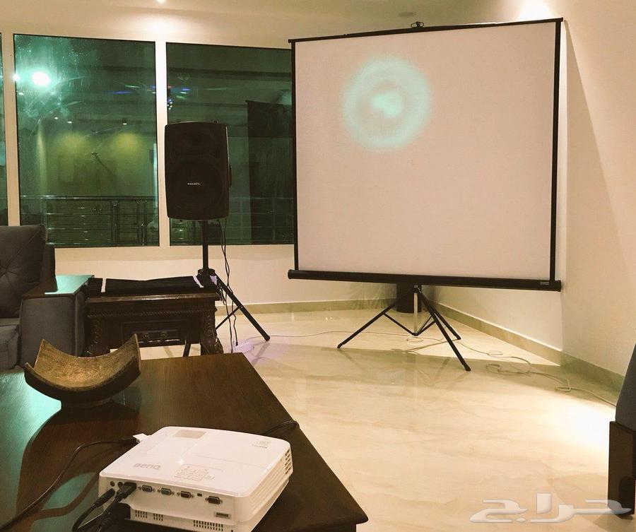بروجكتر وشاشة عرض متنقلة للإيجار63314551502851112