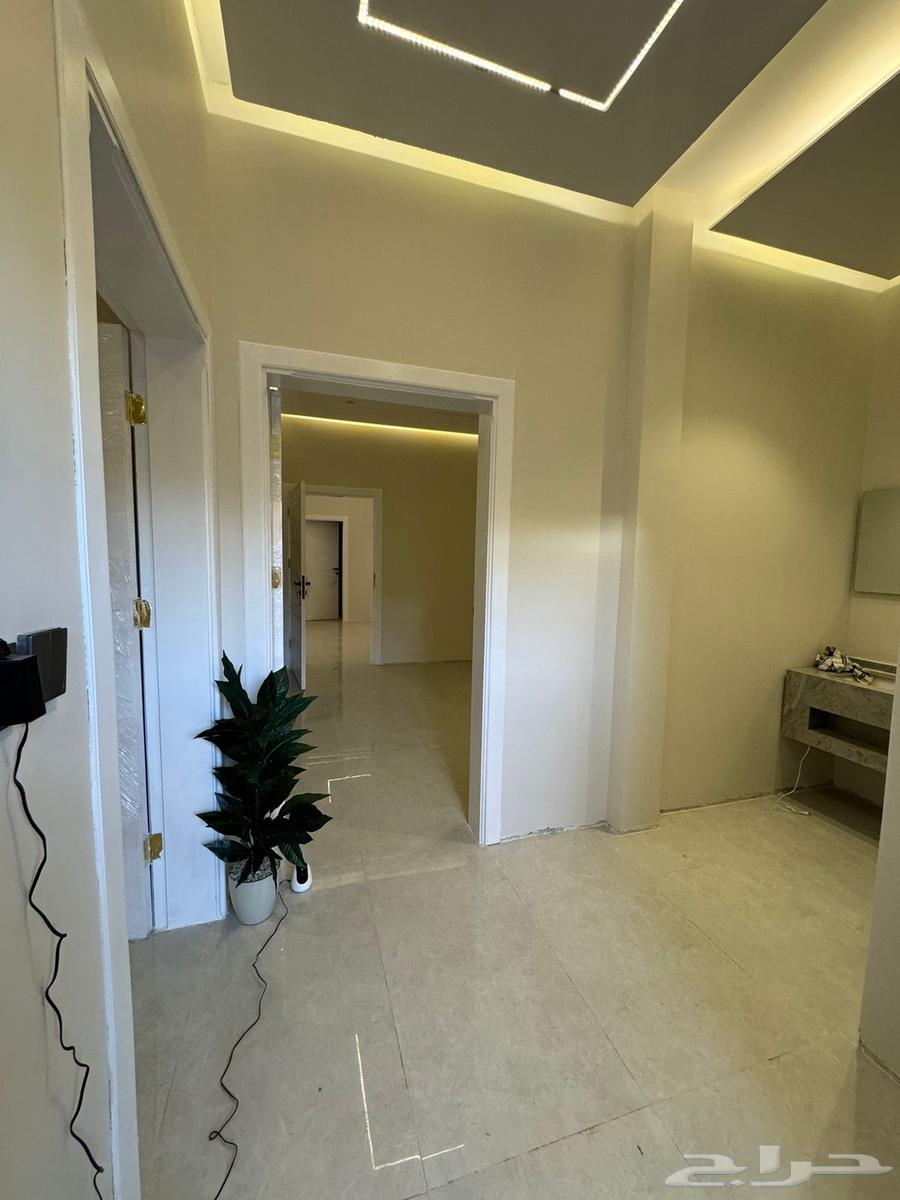 فيلا بمساحه كبيره وقريبه من المطار63006106227330113