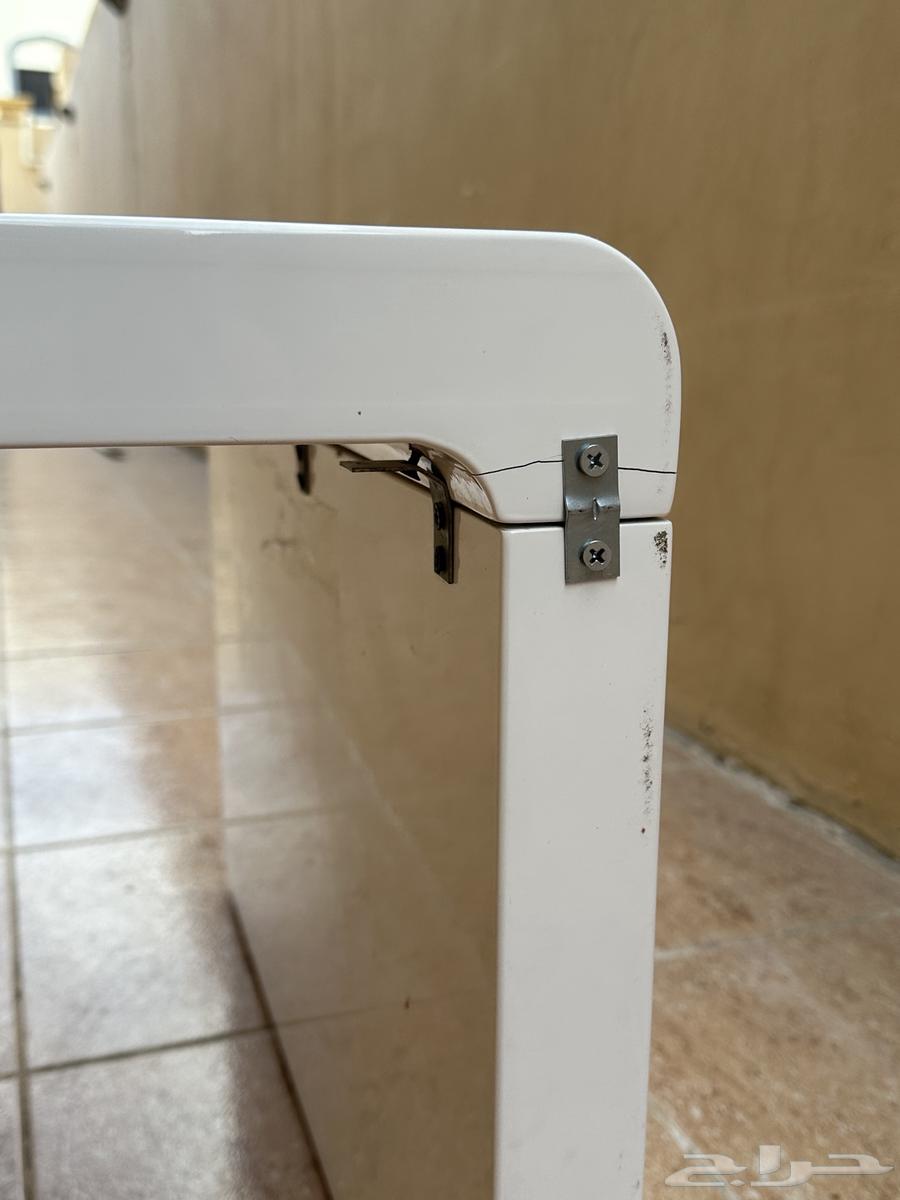 طاوله مستخدمه ونظيفه63324706795523111