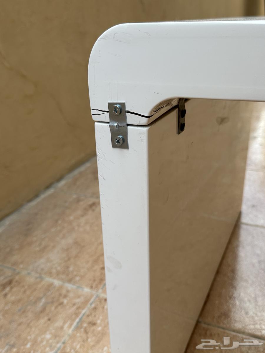 طاوله مستخدمه ونظيفه63324706795523114