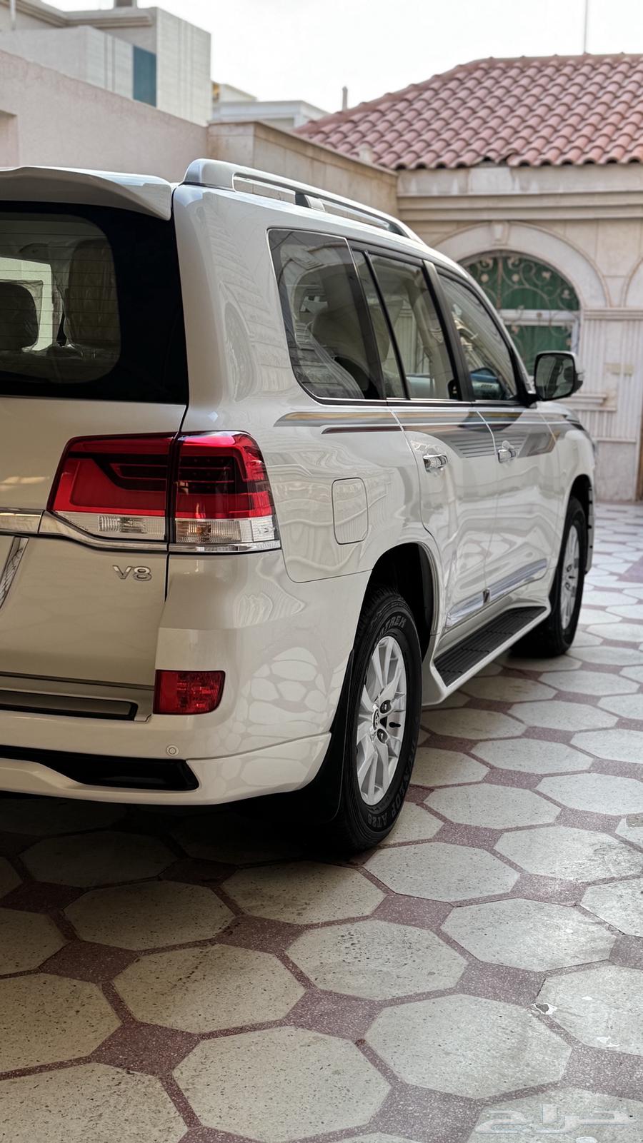Sold Land Cruiser 2016, Fatimi warehouse, like new condition63617255122051113