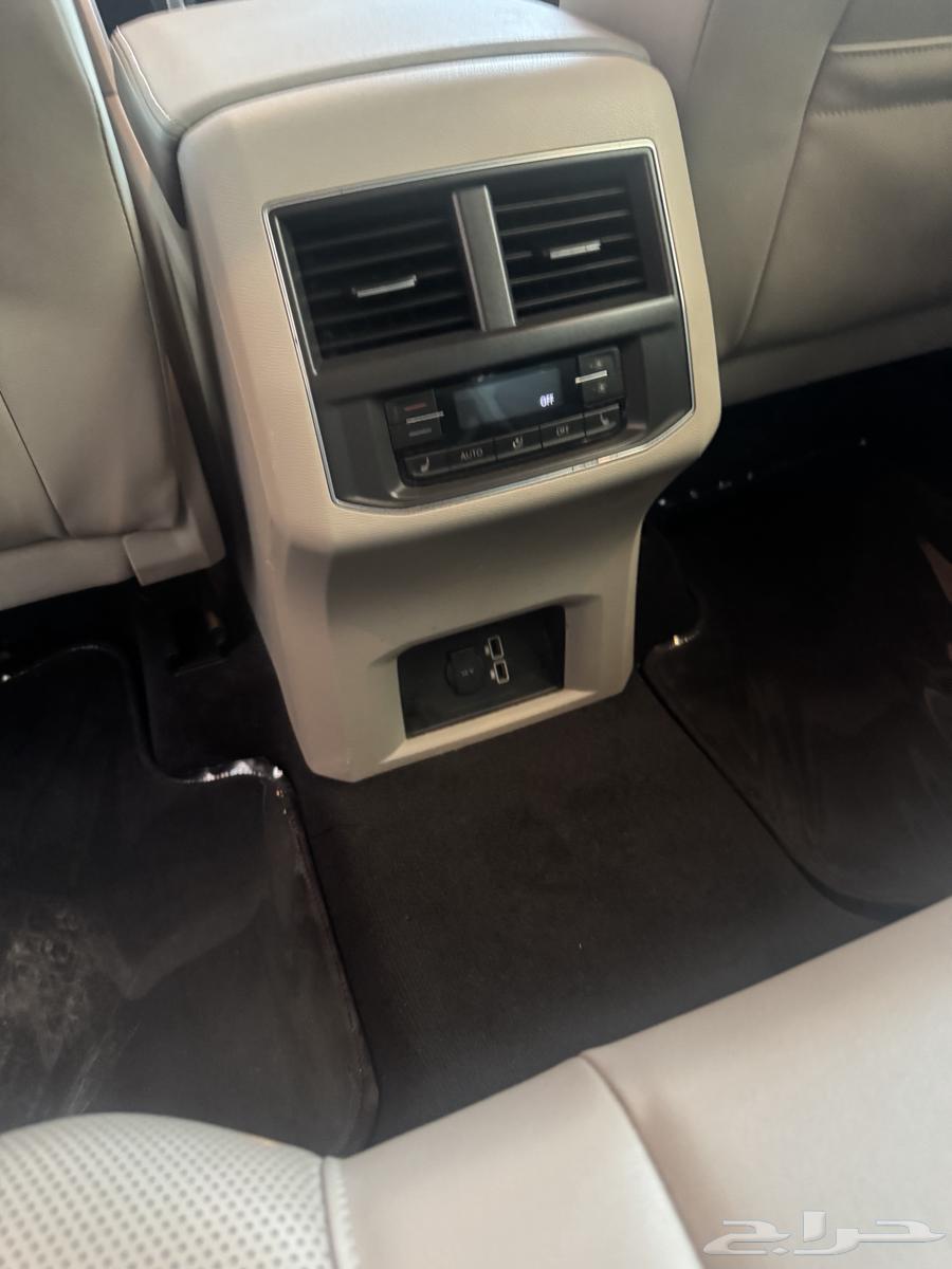 Volkswagen and Agent Terra Mont, Full Option Saudi Agency63617396086915114