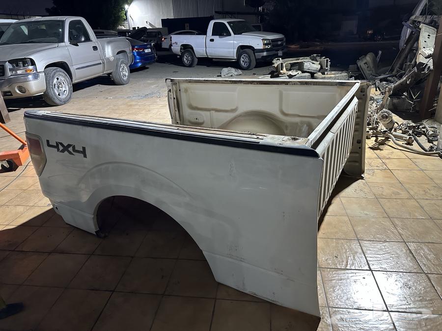 للبيع صندوق فورد f150 2013 غماره ونصف63617384998017113