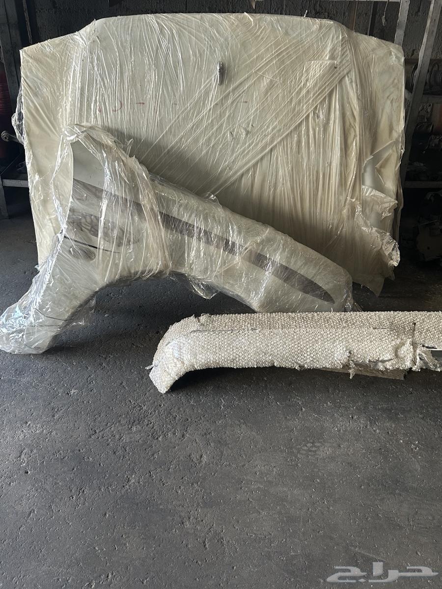 Mitsubishi 2005 hood and fenders63617406075650111