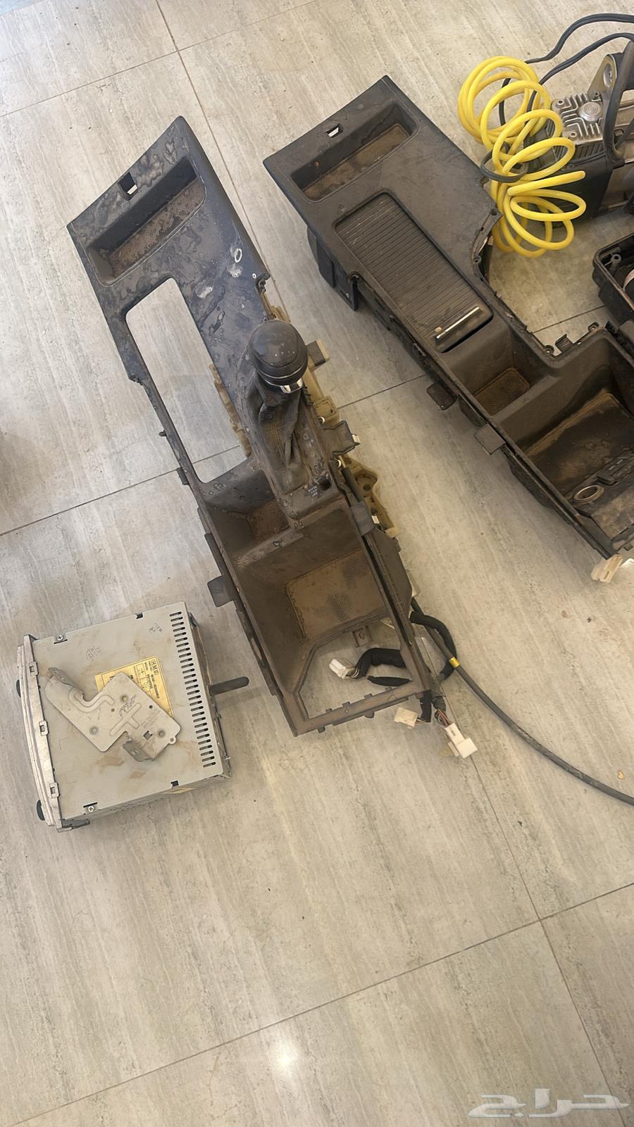Immediate sale of Sonata accessories, gear knob, radio, and front grille63617553438850112