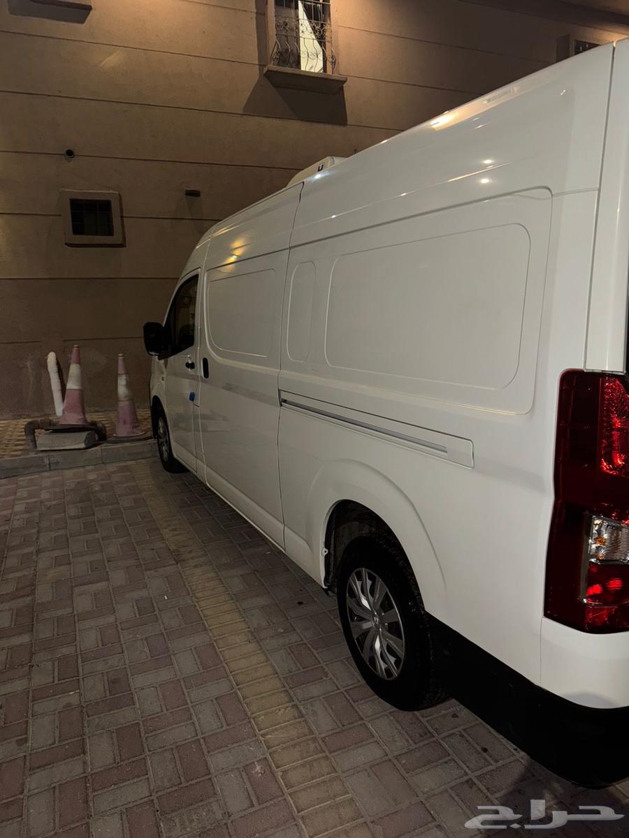 Toyota high-roof bus with refrigerator63617564918019113
