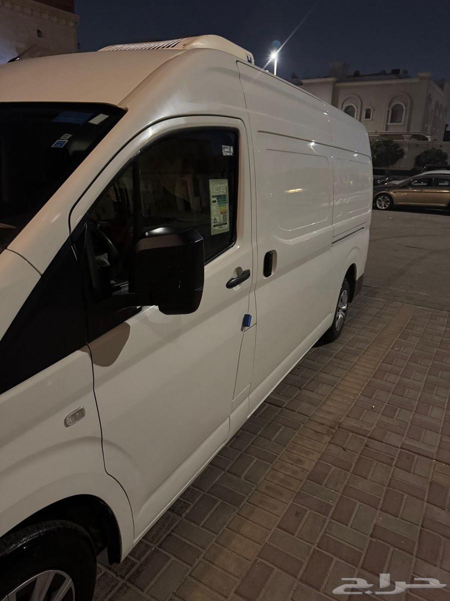 Toyota high-roof bus with refrigerator63617564918019114