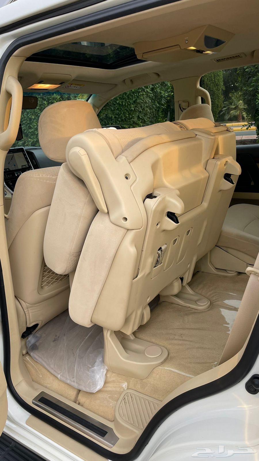 Redditor shows Camry agency changed its paint and welding in a picture63617563564803112
