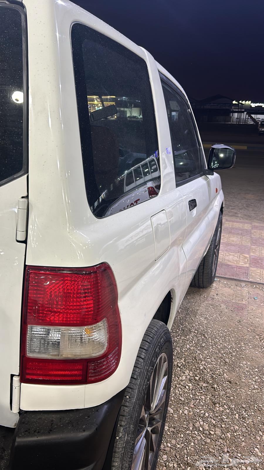 Mitsubishi Pajero 2001, four-cylinder, single door, quarter body63534387845250114